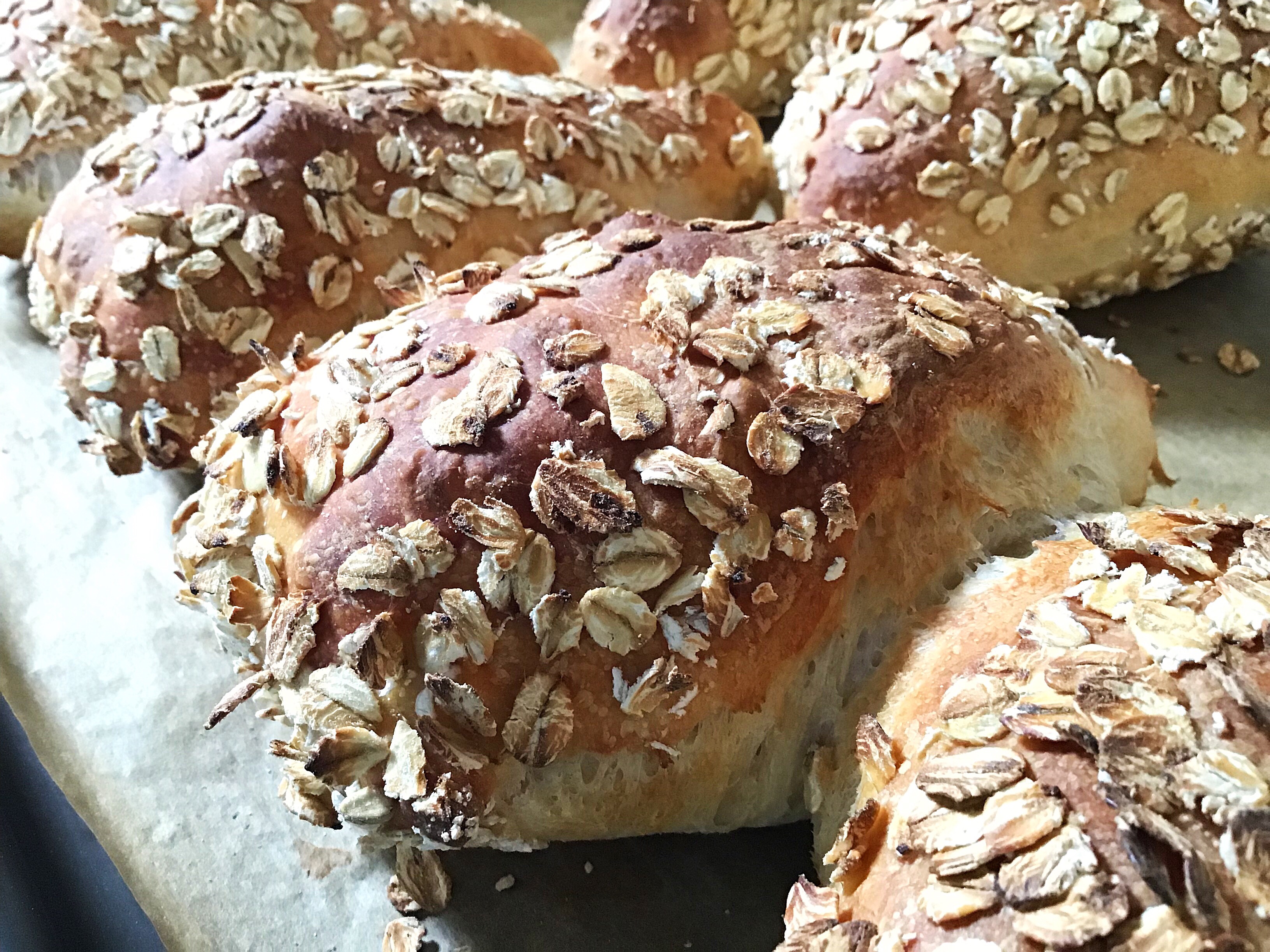 A close up of some bread with nuts on it