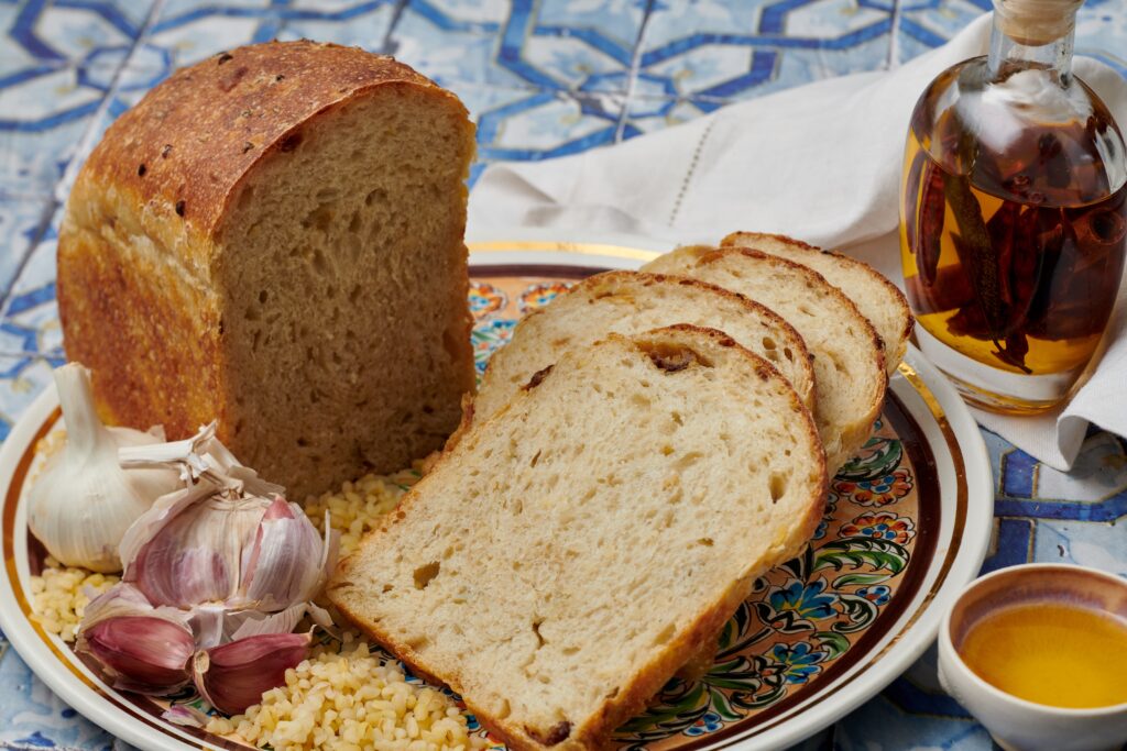 A plate with bread and garlic on it